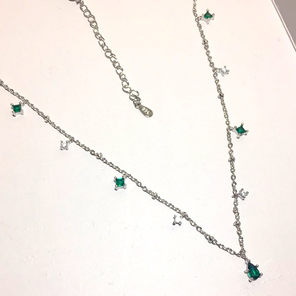 🍏50% OFF/3+...Dainty Necklace With Small Clear and Green Crystals (Silver Tone) - Picture 7 of 10